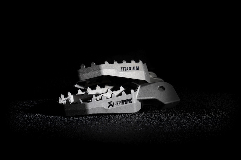 Akrapovic ADV Footpeg Set 1