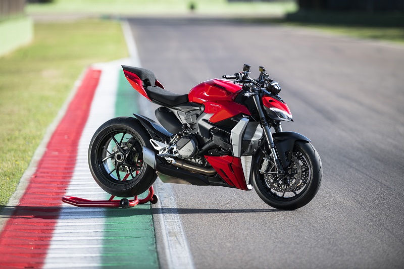 MY22 Ducati Streetfighter V2 38 UC351855 Mid