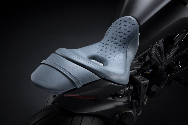 MY22 Ducati XDiavel Nera 077 UC365286 High