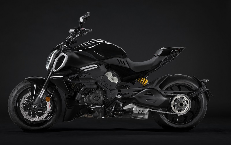 MY23 Ducati Diavel V4 13 UC450501 High