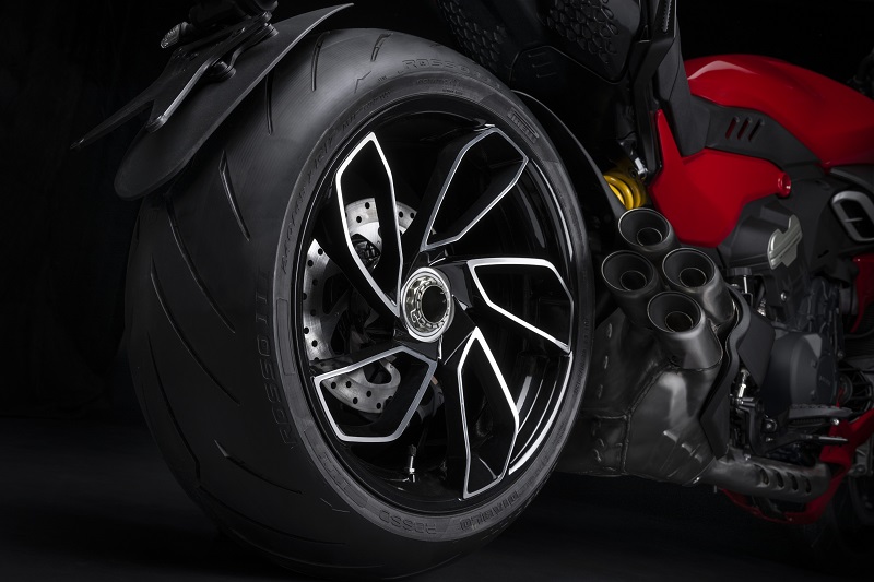 MY23 Ducati Diavel V4 60 UC450505 High