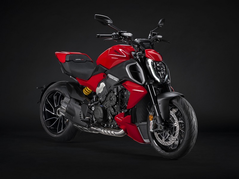 MY23 Ducati Diavel V4 65 UC450444 Mid