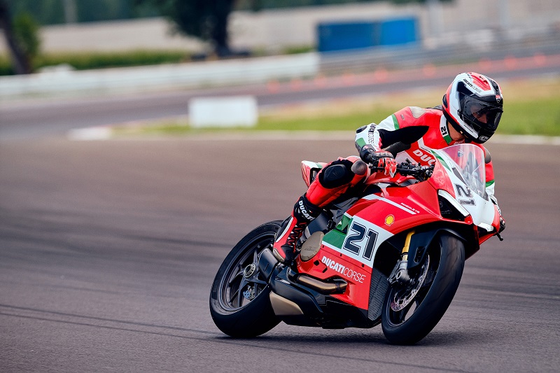 PanigaleV2 Bayliss 1stChampionship20thAnniversary 30 UC308362 Mid