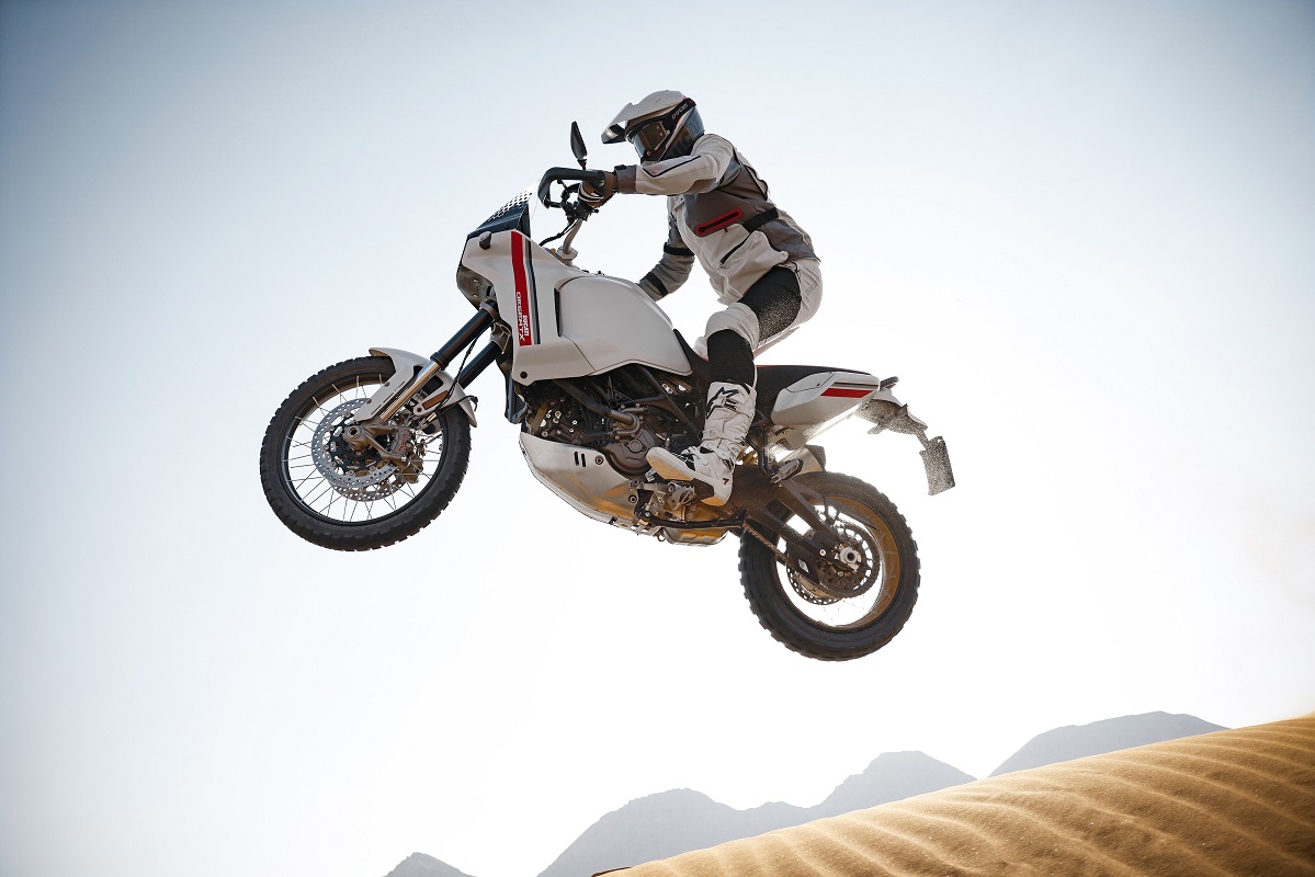 MY22 Ducati Desert X 117 UC356451 Mid