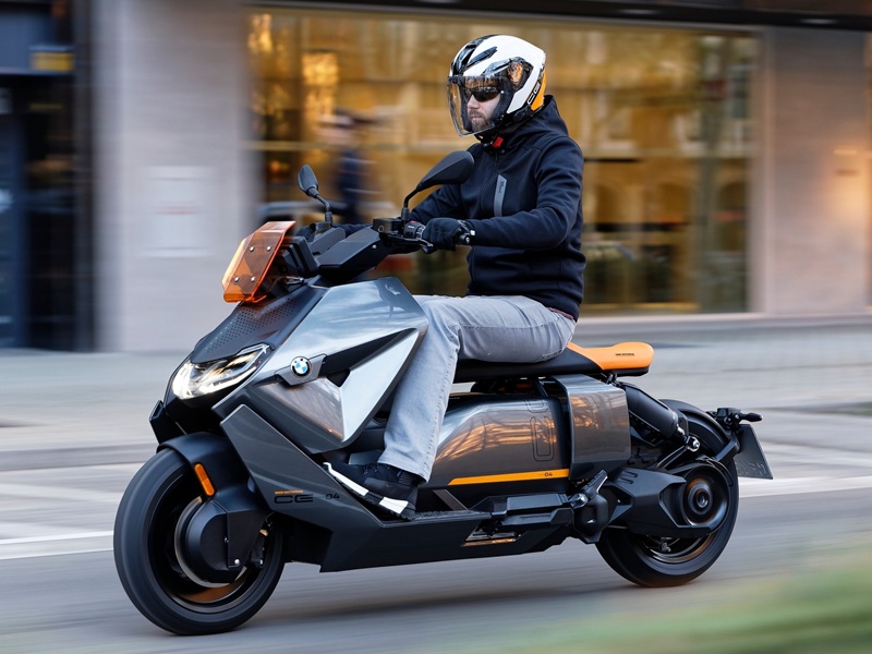 P90454139 lowRes bmw ce 04 riding sho