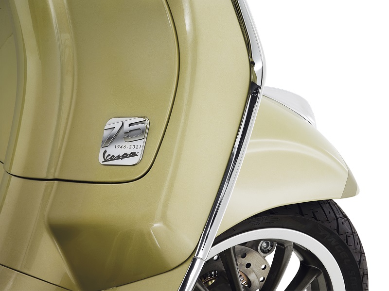04 Vespa Primavera 75th