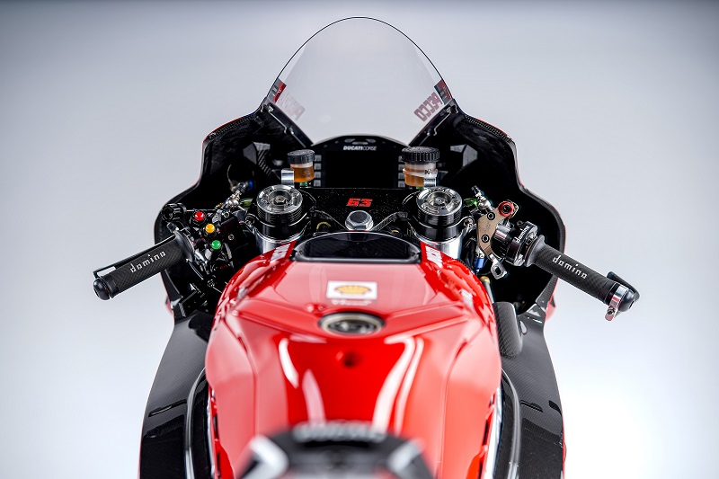 Desmosedici GP Details 9 UC218087 Mid