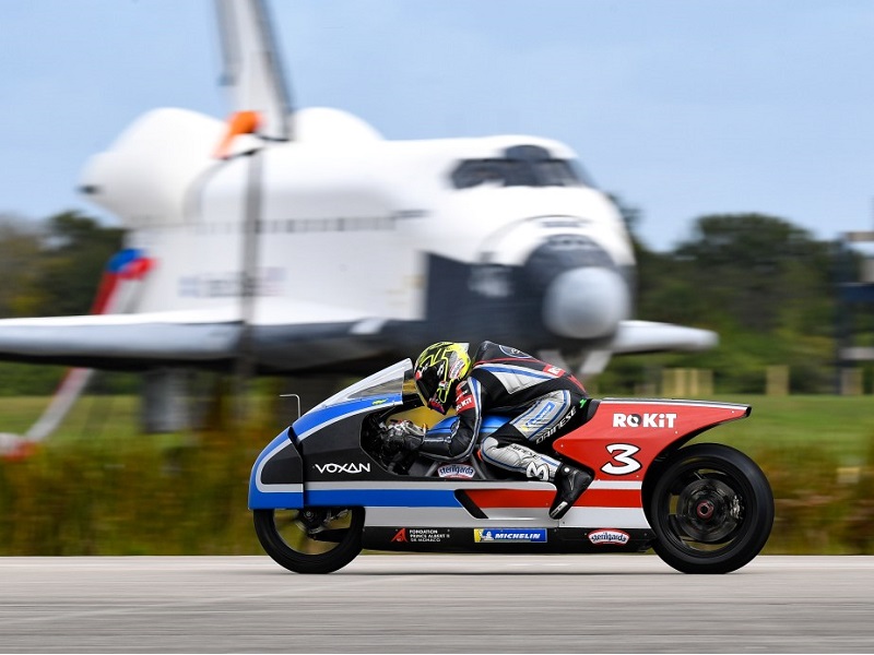 Max Biaggi riding the Voxan Wattman on the Kennedy Space Center track 1 c Voxan