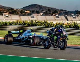 Video i foto: Rossi isprobao Mercedes F1, a Hamilton Yamahu M1
